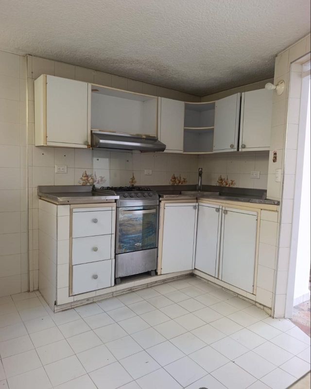 ARRIENDO APARTAMENTO BARRIO SAN ALONSO_4